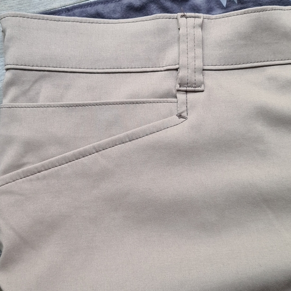 Wrangler olive pants - Picture 3 of 10